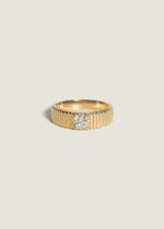 Solis Ribbed Ring Round Diamond