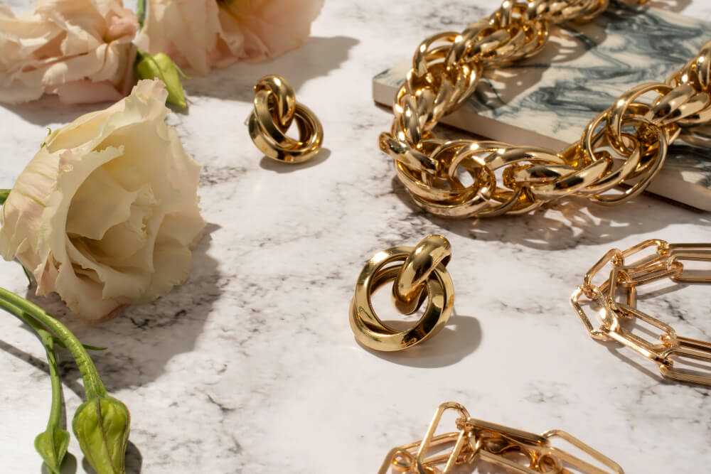 The best guide to styling gold jewelry
