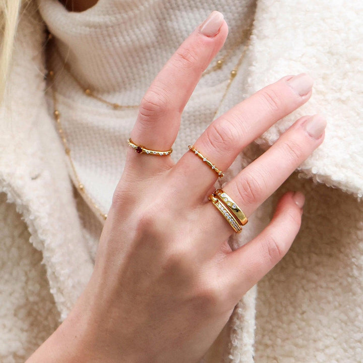 Golden maglona rings